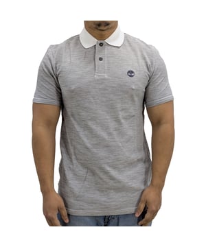 Timberland Herren Pique SS Club Poloshirts Style Code: A258R 100 % Baumwolle Hergestellt in Indien Normale Passform Gesticktes Timberland® Baum-Logo auf der Brust Weißer Kragen Kurzarm Freizeitkleidung, bequeme Stoffe Weich und atmungsaktiv Maschinenwaschbar Farbe: Grau Größe: S - XL