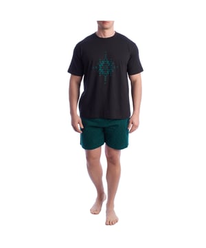Short-sleeved and short-pants pajamas, model KL30000.

 The men's pajamas combine a short-sleeved round-neck T-shirt and shorts.
 Made of soft and breathable materials, it ensures comfort throughout the night.
 Ideal for any season, this set offers a perfect balance between style and comfort for a restful night's sleep.

 Exclusive designs and a variety of prints: The men's summer pajamas are available in a wide range of exclusive designs and prints, allowing you to choose from different styles that reflect your personality and taste. From prints to stripes, each pajama offers a unique and special touch.

 Easy Care & Durability: Made from durable cotton, the men's pajamas are easy to machine wash and maintain their softness, color and shape wash after wash. This easy maintenance ensures that the pajamas remain a favorite item in your wardrobe, offering durability and practicality over time, especially during the warmer seasons.

 Men's summer pajamas, the perfect gift for Father's Day, anniversary, Christmas, New Year, birthday, and much more!

 Choose style, quality and comfort with Kisses&Love!
 Composition: 100% Cotton
 Care:
Wash at maximum temperature 30º.
 Dry at low temperature.
 Do not use bleach.
 Do not iron.
 Do not dry clean.