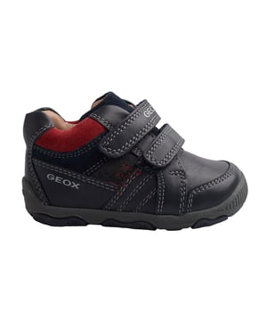 The Geox boys' sneakers combine modern design and comfort to accompany little ones on their daily adventures. With a sporty style and attractive colors, these boys' sneakers offer a versatile and functional look.

 Details:
 - Breathable.
 - Closure type: Double velcro.
 - Non-slip sole.
 - Made of leather.
 - The perforated sole allows feet to breathe naturally.
 - Shock-absorbing antibacterial insole.
 - Flexy system.
 - Geox Breathe: Technology designed to ensure the best possible air circulation and maintain optimal body temperature. The system provides maximum comfort thanks to breathability and a high degree of temperature regulation.

 The Geox kids' sneakers are the perfect combination of style, comfort, and functionality. Their sporty design with hook-and-loop closure makes them easy to wear every day, while the Geox's breathable technology keeps feet cool and comfortable.
 Composition: Exterior: Leather, Suede; Interior: Leather; Sole: Rubber; Insole: Leather
 Care:
Use a damp cloth or soft brush.
 Do not machine wash.
 Let it air dry, without direct sunlight or heat.