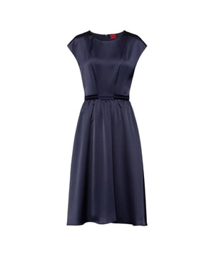 Dames HUGO Kihena-1 Dress in blauw.- Ronde hals- Kapmouwtjes- Ritssluiting middenachter- Taillestuk- Franse zakken- Uitlopende rok- Getailleerde snit- Hoofdmateriaal 1: 100% Polyester.  Hoofdmateriaal 2: 69% viscose 31% katoen.  Voering: 100% viscose.  Stomen - Ref: 50417410-464