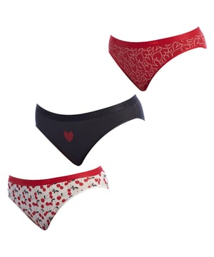 Das 3er-Pack Damenslips aus Cotton Stretch ist die perfekte Wahl für alle, die Wert auf Komfort und Funktionalität bei ihrer Unterwäsche legen. Diese Höschen aus Stretch-Baumwolle bieten eine perfekte Passform und ein weiches Gefühl auf der Haut. Ihr klassisches und bequemes Design macht sie zu einem idealen Kleidungsstück für den Alltag, das Bewegungsfreiheit und hohen Tragekomfort bietet.

 Erhältlich in einer Vielzahl von Farben, die sich leicht an Ihren persönlichen Stil anpassen lassen. Ihre einfache Pflege macht sie zu einem unverzichtbaren Kleidungsstück für jede Jahreszeit.

 Haupteigenschaften:
 - Aus Stretch-Baumwolle für perfekte Passform und Komfort.
 - Elastischer Bund.
 - Klassisches und bequemes Design, ideal für den täglichen Gebrauch.
 - Bewegungsfreiheit und hoher Tragekomfort den ganzen Tag lang.
 - Erhältlich in verschiedenen Farben, passend zu Ihrem persönlichen Stil.
 - Einfache Wartung und garantierte Haltbarkeit.
 Komposition: 95 % Baumwolle, 5 % Elasthan
 Pflege:
- Bei max. 100 °C waschen. Temperatur. 40º.
 - Verwenden Sie kein Bleichmittel.
 - Keinen Trockner verwenden.
 - Kein Bügeln.
 - Reinige chemisch nicht.
