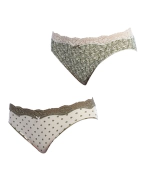 Diseño delicado: Cintura decorativa que no marca. Suavidad y frescura gracias al algodón natural.

Braguita brislip de algodón suave y cómodo. Cintura decorada con encaje elástico y detalle de lazo con perlitas. Estilo femenino y funcional que se adapta al cuerpo con suavidad. El tejido de las braguitas mujer es ideal para el uso diario, y su diseño cuidado combina confort y encanto sin renunciar a la delicadeza.

¿Por qué elegir Janira?
- Transpirables: Facilita que la humedad se evapore mucho más rápido aportando una agradable sensación y confort.
- Hipoalergénico: Confeccionadas sin agentes químicos previniendo alergias en las pieles delicadas.
- Regular el PH: Ayuda a mantener el PH equilibrado ya que protege de las causas que pueden provocar molestias.

Con la calidad que distingue a Janira, estas bragas mujer son ideales para quienes buscan prendas íntimas que combinen elegancia y confort. Disfruta de las ventajas de Janira cada día.
 Composición: 96% Algodón, 6% Elastano
 Cuidados:
Lavar a mano o en ciclo delicado.
Utilizar detergente suave.
No usar lejía.
Secar al aire.
No planchar.