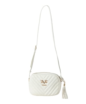 De 19v69 ITALIA BLANCH handtas combineert een compact formaat met elegante chevron quilting en decoratieve kwastjes. De verstelbare schouderriem zorgt voor comfort en is perfect voor stijlvolle city looks.