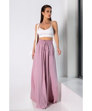 Palazzohose für Jugendliche mit ausgestelltem Schnitt ab der Hüfte, aus weichem Stoff. High-Rise-Modell mit breitem Gummibund und Kordelzug. Hose mit Taschen und Rüschen am Gummibund.