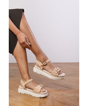Step into effortless style and comfort with our Anna Chunky Double Buckle Slingback Sandal. Designed for those who love a mix of fashion and function, these sandals feature a bold yet chic look, perfect for any occasion.