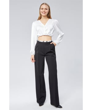 Die sorgfältig gestaltete Openwear-Kollektion von Homestore wurde entwickelt, um Ihren modernen und eleganten Stil bestmöglich zu unterstreichen. Unsere Produkte verbinden Raffinesse mit Komfort und bestehen aus hochwertigen Stoffen, die sich ideal für den Alltag oder besondere Anlässe eignen. Mit ihrer atmungsaktiven und leichten Struktur sind diese Designs für jede Jahreszeit geeignet und bieten vielseitige Styling-Möglichkeiten, wodurch sie zu einem unverzichtbaren Bestandteil Ihrer Garderobe werden.

Homestore verleiht der Modewelt mit seiner Liebe zum Detail und zeitlosen Designs eine einzigartige Note. Unsere Produkte sind mit eleganten Schnitten, modernen Linien und Langlebigkeit gefertigt, um den Stil jeder Frau perfekt zu ergänzen. Von klassisch bis modern bieten diese Stücke Komfort und Ästhetik in einem.