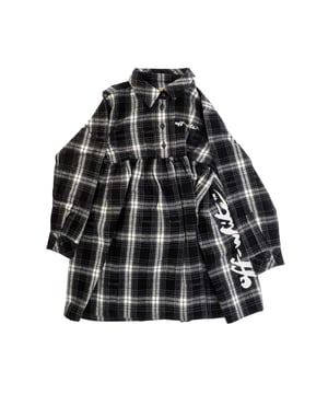 Juniors Off White Script Check Flannel Dress in zwart-wit.- Gespreide kraag.- Lange mouwen met knoopmanchetten.- Drie knopen vooraan.- Ruitjesmotief.- 80% Katoen 20% Polyester.- Ref: OGDB0220011001
