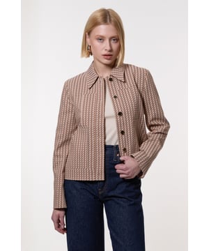 The perfect choice for going from day to night, this blazer is designed with a relaxed fit and a simple, easy to style design. The geometric print is certainly eye catching, especially when paired with the matching trousers. Style it with anything, from jeans to the matching tailored separates for looks that will take you from office days to coffee catch ups. Jacquard Single Breasted Tailored Blazer High Quality Jacquard Fabric High, Collared Neckline Comfortable, Straight Fit Striking Geometric Pattern Button Front Fastening Matching Trousers Sold Separately