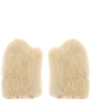 100% shearling. A cold weather statement, Raey?s grey mittens are made in the UK from plush shearling.