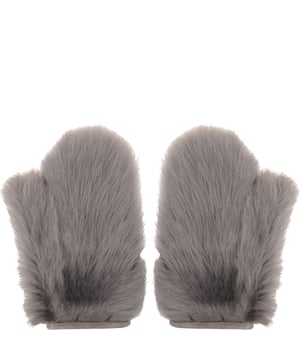 100% shearling. A cold weather statement, Raeyâ€™s grey mittens are made in the UK from plush shearling.