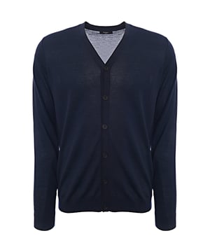The Cardigan in Navy is crafted from 100% merino wool, offering a luxurious feel with warmth and softness. The classic knitted design ensures versatility, making it a great choice for both casual and formal occasions. The navy color is timeless and complements various outfits. Here's the size guide:
