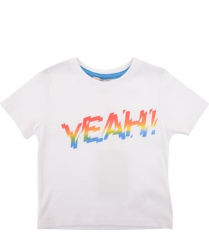 A classic and comfortable option for boys, the Paul Smith Junior Boya Leonid T-Shirt is made from 100% cotton, ensuring a soft and breathable fabric suitable for daily activities.