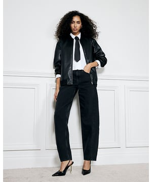 Button and zip fastening, Barrel leg, Pocket detail, Belt loops