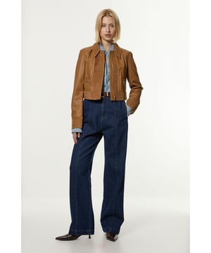 Elevate the every day with a pair of our straight leg jeans, made in denim fabric, with a comfortable, relaxed fit, as well as subtle, contrasting stitch detailing. The minimal design makes them easy to style, so wear them with a cropped T-shirt and trainers on a casual day, then a button up shirt and loafers for a more elevated approach. Denim Contrast Stitch Detail Straight Leg Jean High Quality Denim Fabric Comfortable High Waistline Contrasting Stitch Detailing Flattering Straight Leg Fit