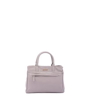 Damenhandtasche mit Reißverschluss. zwei Reißverschluss- und zwei offene Innentaschen. eine Vorderseite mit Außentaschen mit Reißverschluss. verstellbarer und abnehmbarer Schultergurt aus Kunstleder. im Griff aus Kunstleder. Drei Innenfächer.  Außenmaterial. Innen mit Polyester gefüttert. Maße: 30x22x10 cm. Modeprodukt