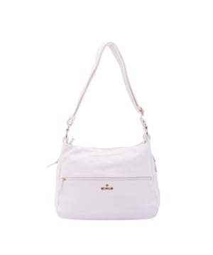 Bolso bandolera para mujer. El cierre es con cremallera. Los bolsillos internos son uno con cremallera y dos abiertos. Los bolsillos externos son uno en la espalda con cremallera. Falta la correa para el hombro. El asa es regulable en ecopiel. Hay dos compartimentos internos. El material exterior es ecopiel. Internamente está forrado en poliéster. Medidas: 35x26x11 cm. Producto de moda