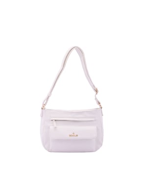 Bolso bandolera para mujer. El cierre es con cremallera. Los bolsillos internos son uno con cremallera y dos abiertos. Los bolsillos externos son uno frontal con cremallera y un bolsillo frontal. Falta la correa para el hombro. El asa es regulable en ecopiel. Hay un compartimento interno. El material exterior es ecopiel. Internamente está forrado en poliéster. Medidas: 28x20x13 cm. Producto de moda