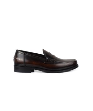 Mocasines de cuero marrón brillante.100% piel de becerro.Suela de cuero.Zapatos hechos a mano.Made in Italy.