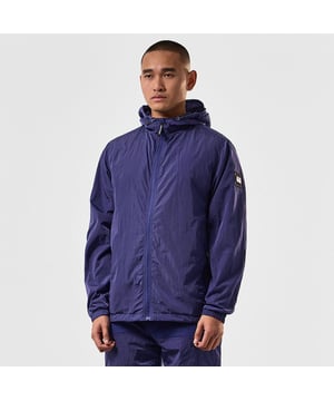 Heren Weekend Offender Technician Face Mask Jacket in marineblauw.- Verstelbare capuchon en zoom met trekkoord.- Sluiting met volledige rits.- Gezichtsmasker verborgen in de capuchon.- 4 zakken.- Mouwbadge.- Bedrukt merk in capuchon.- Elastische manchetten.- Lichtgewicht.- Buitenkant: 100% Nylon met Polyurethaan.- Ref: JKSS2401NAV