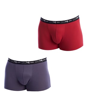 El Pack-2 Bóxers Cotton Stretch tejido transpirable es la elección ideal para quienes buscan lencería que ofrezca confort, estilo y funcionalidad. Confeccionados con algodón de alta calidad, estos bóxers ofrecen una sensación suave al tacto y se adaptan perfectamente al cuerpo, garantizando un ajuste cómodo y seguro durante todo el día.

Principales características:
- Confeccionados con algodón stretch de alta calidad.
- Tejido transpirable.
- Cintura elástica que proporciona un soporte adicional sin apretar, manteniéndose en su lugar sin incomodidades.
- Corte ajustado tipo boxer brief.
- Disponible en varios colores y estilos.

Este pack de 2 bóxers hombre DIM es la elección ideal para quienes buscan comodidad, estilo y calidad en su ropa interior. Confeccionados con materiales suaves y elásticos, se adaptan al cuerpo con total naturalidad, garantizando sujeción y libertad de movimiento durante todo el día.
 Composición: 96% Algodón, 4% Elastano
 Cuidados:
Lavar a temperatura máx. 40º.
- No usar lejía.
- No usar secadora.
- No planchar.
- No lavar en seco.
