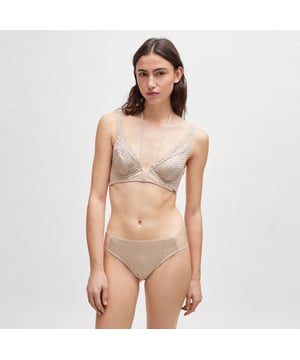 Dames BOSS Monogram Lace Triangle Bra in lichtbeige.Verstelbare schouderband - Merk haak en oog ring en schuivers - V garnering aan de voorkant - Flexi Bones aan de zijkant voor ondersteuning - Boss gouden logo - Boss Gold metalen branding - Hoofdmateriaal: 86% Polyamide 14% Elastaan.  Voering: 62% Polyamide 38% Elastaan.  Voering bovenkant: 100% Polyester.  Bovenstuk: 84% Polyamide 16% Elastaan.  Handwas