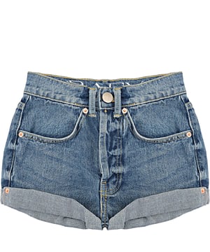 The RAEY Women's Organic Blend Rivet Shorts in Blue combine sustainable fashion with modern design. Made from an eco-conscious blend of 87% organic cotton and 13% recycled cotton, these shorts offer a soft, durable feel while minimizing environmental impact. The rivet detailing adds a stylish, edgy touch, while the classic blue wash ensures versatility and easy pairing with any wardrobe staple. Whether you're dressing them up with a blouse or keeping it casual with a tee, these shorts are the perfect summer essential for any eco-conscious fashionista.