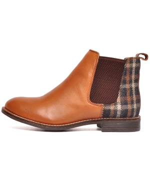 These Silver Street London Sadie chelsea boots have been engineered in a premium leather. They feature a mid-cut boot style with elasticated gussets to the side for easy slip on wear and the upmost in comfort. The upper is made from a premium leather which is soft, supple and durable for everyday wear. A soft lining also provides added comfort for your feet while the slim rubber outsole with a textured tread is highly durable and provides grip on a wide variety of surfaces. 
 - Premium leather / tweed upper 
 - Classic chelsea boot styling 
 - Elasticated side gussets
 - Slip on design equipped with a heel pull tab 
 - Sumptuous, cushioned insole 
 - Soft textile and leather lined inner 
 - Highly durable outsole 
 - Silver Street London branding