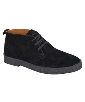 The Roamers Revolver Men's Desert Boots are crafted from luxurious real suede, offering a sleek and stylish look. Featuring a durable TPR (thermoplastic rubber) sole, these boots provide excellent grip and comfort, making them perfect for both urban adventures and outdoor excursions. The combination of high-quality suede and a sturdy sole ensures lasting wear and a timeless design.
- Suede leather upper
-Durable TPR sole provides excellent grip
- Ideal for casual and outdoor wear
- Durable outsole
- Roamers branding