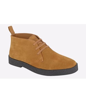 The Roamers Colorado Men's Desert Boots are crafted with a premium real suede upper, offering a stylish and comfortable fit. These classic desert boots feature a durable TPR (Thermoplastic Rubber) sole, providing excellent grip and flexibility for everyday wear. Perfect for casual or smart-casual outfits, the Colorado boots combine timeless design with long-lasting comfort and quality.
- Suede leather upper
- Lace up design
- TPR sole
- Durable outsole