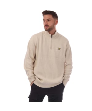 Mens Lyle And Scott Shaker Stitch Quarter-Zip Sweater in beige.- Stand-up collar.- Quarter zip.- Small logo.- Knitted fabric.- Regular fit.- 55% Cotton  42% Polyamide  3% Elastane.- Ref: KN2116VXW870