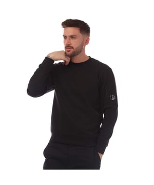 Heren C.P. Company Diagonal Raised Fleece Lens Crewneck Sweatshirt in zwart.- Geribde crewneck.- Geribde manchetten en zoom. - Mouwzak met lensdetail.- Normale pasvorm.- 100% katoen.- Ref: 18CMSS023A999