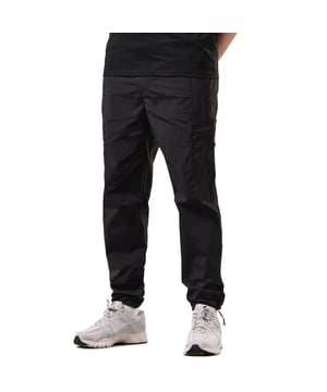 Heren Weekend Offender Tulum Technical Combat Pants in zwart.- Elastische tailleband met reflecterend verstelbaar trekkoord.- Beenzakken met verborgen ritssluitingen met reflecterende bungee koord ritstrekkers.- Zij- en achterzakken met ritssluiting.- Contrasterende stiksels.- Tonale hoge dichtheid gevangenis print op zak.- Intern reflecterend trekkoord aan manchetten.- DWR (Durable Water Repellent) coating.- Ref: WPSS2404BLK