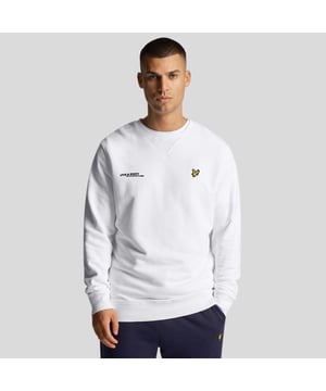 Ribbed crewneck.Ribbed cuffs and hem.Signature Lyle and Scott Golden eagle branding. Regular fit.