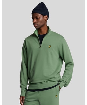 Unser Sweatshirt mit Viertelreißverschluss aus Loopback-Baumwolljersey mit hohem Stretchanteil ist das perfekte Kleidungsstück für jede Jahreszeit. Es verfügt über einen klassischen Kragen und einen Viertelreißverschluss vorne und ist mit unserem charakteristischen goldenen Adler-Logo auf der Brust versehen. - Klassischer Kragen - Viertelreißverschluss - Lange Ärmel - Material: 100 % Baumwolle