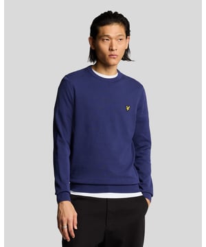 Wir wissen, wie wichtig ein gut verarbeitetes Basic ist, daher bilden klassische Stücke wie dieser Pullover den Kern unserer Lyle & Scott Kollektionen. Er ist aus 100 % weicher Baumwolle gestrickt und hat eine schmale Passform – perfekt zum Tragen unter einer Jacke.- Rundhalsausschnitt- Lange Ärmel- Gerippter Saum, Bündchen und Ausschnitt- Material: 100 % Baumwolle