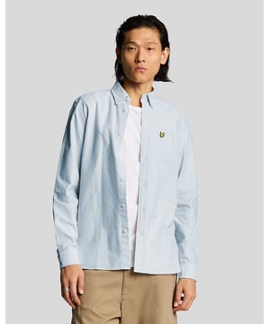Maak kennis met het Stripe Oxford Shirt, een voorbeeldige aanvulling op onze Legacy-collectie. Dit langarm geweven shirt verenigt klassiek design met moderne verfijning, met een verfijnd zakdetail op de linkerkant van de borst versierd met onze kenmerkende gouden adelaar tab. Gemaakt van 100% katoen, belooft het comfort zonder in te boeten op stijl.

- Maat: Regular
- Samenstelling: 100% Katoen
- Pasvorm: Aangepast voor een verfijnde uitstraling
- Logo Branding: Gouden adelaar tab
- Logo Branding Locatie: Bovenste linkerkant van de borst
- Veelzijdige styling voor zowel casual als formele gelegenheden

Verhoog je voorjaarsgarderobe met dit tijdloze stuk, perfect om het seizoen stijlvol te vieren.