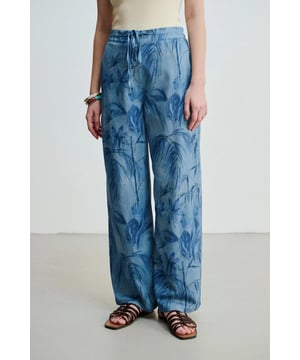 Our sizes run large, Blue patterned wide-leg trousers combine comfort and elegance. It offers a light and cool use with its unlined structure. It will reflect your style in your daily combinations or special moments. These trousers fit perfectly in size XS/36 and will be your favorite piece in your wardrobe.