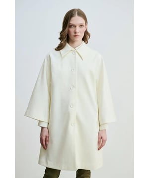 Our sizes run large, Monogram Kaftan is ecru color. It offers comfort and elegance together. Its lined structure ensures comfortable use all day long. It creates an elegant look with its shirt collar design and long sleeve details. The slogan detail adds a modern touch to the kaftan, making it an ideal option for casual/daily use. An excellent choice for those looking for a piece that is both comfortable and stylish, this kaftan will attract attention in any environment.