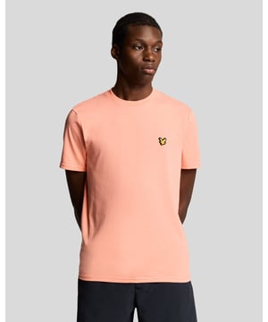 With the perfect mix of soft feel cotton and moisture wicking polyester, the Martin Tee is the perfect tee for whether you’re hitting the gym, heading for a kickabout, or working from home.- 50% cotton 50% polyester- Fine ribbed collar- Detail stitching at shoulder, collar, and cuff- Set-in sleeves