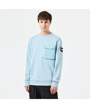 Heren Weekend Offender Neve Crewneck Sweatshirt in lichtblauw.- Comfort rib crew hals.- 100% Nylon parachute 3D klepzak en ritszak op borst.- Geribde manchetten en zoom.- Afneembare WO badge op mouw.- Normale pasvorm.- Ref: SWAW2405LBL