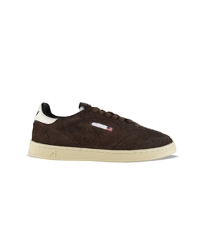 Sneakers bajas Medalist Autry en ante marrón.Efecto pelo.Parche con logotipo en el exterior. Contrafuerte de cuero blanco con logotipo marrón.Lengüeta con parche del logotipo.Suela de caucho efecto amarillento.  Cierre de cordones marrón. Puntera redonda perforada.
