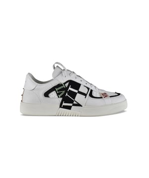 Valentino VL7N Sneakers aus weißem Leder.Sieben Bänder mit mehrfarbigem VLTN-Logo.Weiße Leder-Konturenkappe mit Valentino-Logo.Zunge mit Valentino-Logo gekennzeichnet.Verschluss mit Schnürsenkeln.Sohle aus Gummi.100% Kalbsleder.Made in Italy.