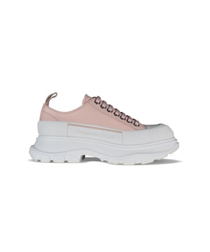 Sneakers bajas Alexander McQueen Tread Slick.Cuero rosa.Puntera redonda con inserción de goma.Logotipo en el talón y la lengüeta.Cierre de cordón plano rosa.Suela de goma blanca sobredimensionada con la firma.Made in Italy.