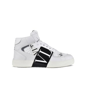 Valentino VL7N High Sneakers aus weißem Leder mit Bändern.Sieben Bänder mit VLTN-Logo in gummiertem Effekt.Weiße Lederkappe mit Valentino-Logo in Silber.Silberne Zunge mit Valentino-Logo.Sohle aus Gummi.Weiße Schnürsenkel.100% Kalbsleder.Made in Italy.
