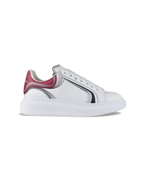 Sneakers Alexander McQueen Oversize en suave piel de becerro blanca.Contrafuerte de piel burdeos.Lengüeta de piel roja.Estampado Curve Tech en los laterales y en el talón.Logotipo en el talón y la lengüeta.Cordones planos blancos.Suela blanca sobredimensionada.100% piel de becerro.Made in Italy.