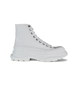 Sneakers altas Alexander McQueen Tread Slick.Lona blanca.Puntera redonda con inserción de goma.Logotipo en el talón y la lengüeta.Cierre de cordón plano blanco.Suela de goma blanca sobredimensionada con la firma.Made in Italy.