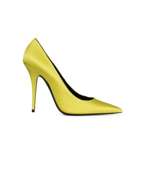 Zapatos de salón Marilyn Saint Laurent.Piel satinada amarillo.Puntera en punta.Tacón de aguja de 8,5 cmSuela de cuero negro.Made in Italy.