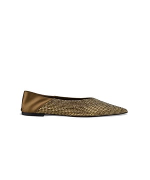 Mules Nour 05 Saint Laurent de satén dorado.Adorno de cristales tono sobre tono.Tacón flexible.Puntera en punta.Suela de cuero.Altura del tacón 0,5 cm.Made in Italy.