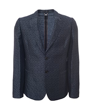 The Tailored Fit Jacket in Navy is crafted from a blend of 75% linen and 25% cotton, making it lightweight and breathable for warmer weather. The tailored fit provides a modern silhouette, making it suitable for both casual and formal events.