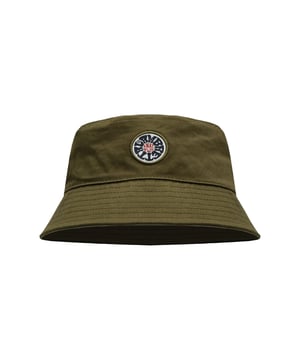 100% Cotton. Design: Badge, Embroidered, Logo. 8 Row Stitching, Flat Top, Short Brim.